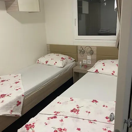 Feriehus Mobilne Kucice Pakostane**** *